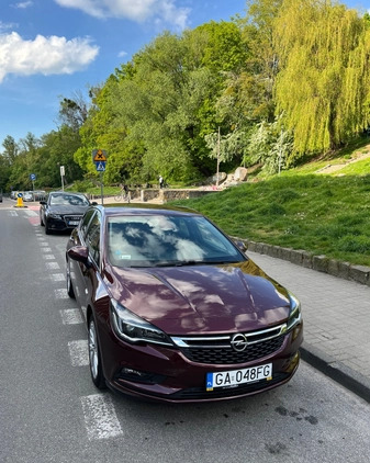 Opel Astra cena 50000 przebieg: 66600, rok produkcji 2018 z Gdynia małe 37